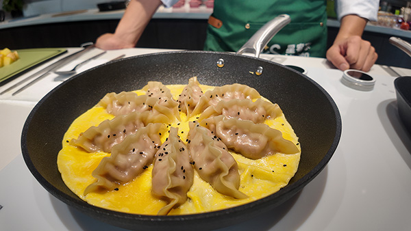 Egg-filled dumplings