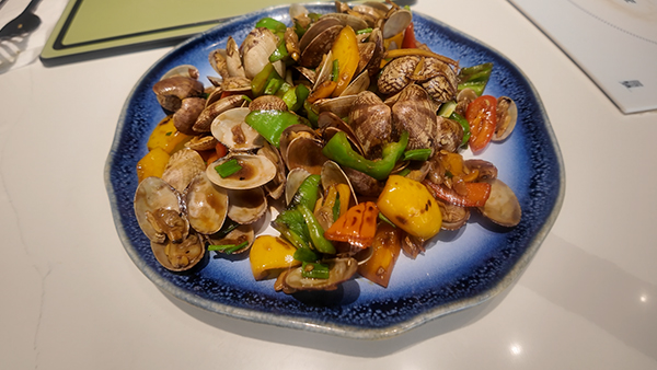 Fresh clams with pepper
